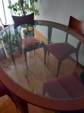 Mesa de comedor con 4 sillas