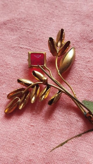 Broche Antiguo Flor Roja y Dorada Años 40