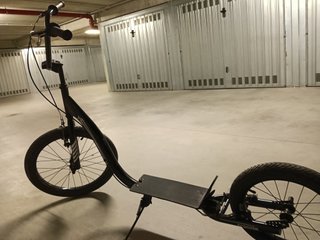 Monopattino stile BMX