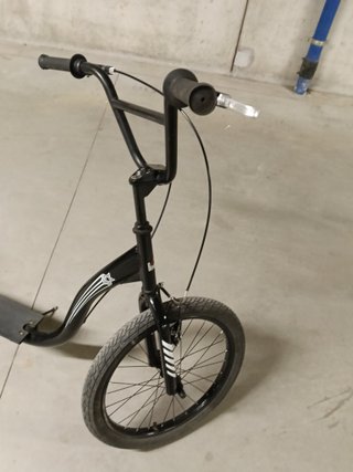 Monopattino stile BMX