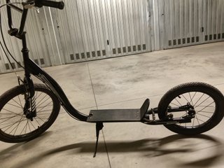 Monopattino stile BMX