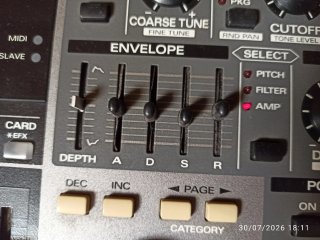 Roland MC-505 Groovebox Sintetizador