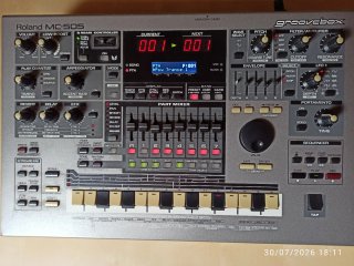 Roland MC-505 Groovebox Sintetizador