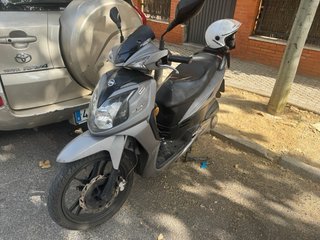 Moto SYM 125cc Scooter Gris/Negro