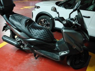 Moto Scooter Negra y Gris