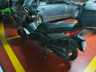 Moto Scooter Negra y Gris