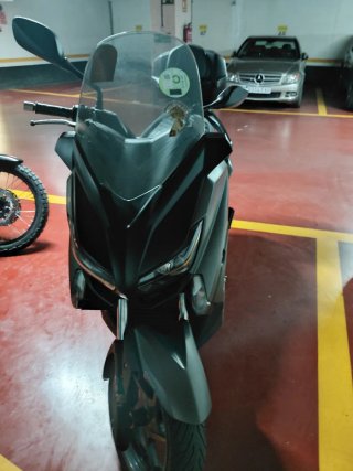 Moto Scooter Negra y Gris