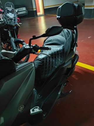 Moto Scooter Negra y Gris