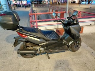 Moto Scooter Negra y Gris