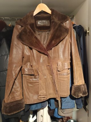 Chaqueta de cuero marrón con forro de pelo abrigo