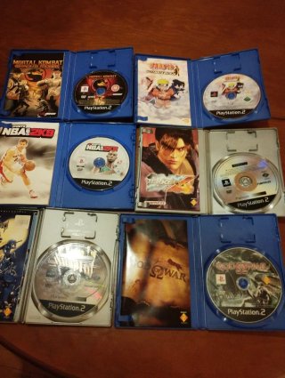 PlayStation 2 con 2 mandos y juegos