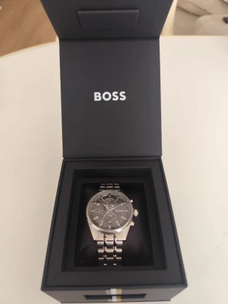 Reloj Hugo Boss Hombre Gris y Plateado muy sexy.