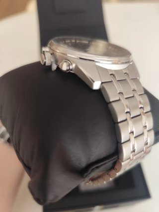 Reloj Hugo Boss Hombre Gris y Plateado muy sexy.