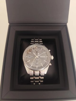 Reloj Hugo Boss Hombre Gris y Plateado muy sexy.