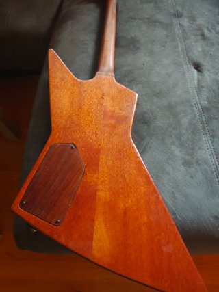 Guitarra Eléctrica Explorer Madera