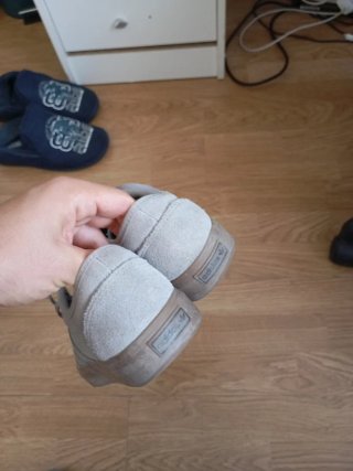 Zapatillas Adidas grises y marrones