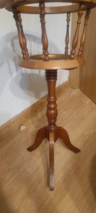 Mesa auxiliar madera torneada portamacetas