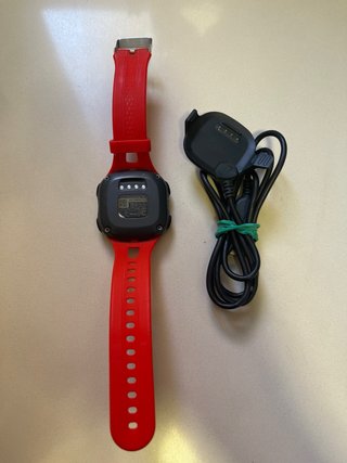 Reloj Garmin Rojo con cargador. No es smartwatch