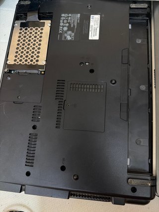 2 Portátiles Antiguos HP (Gris y Negro) Y toshiba