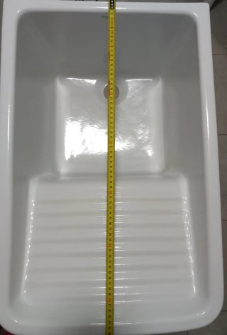 Pila de porcelana blanca