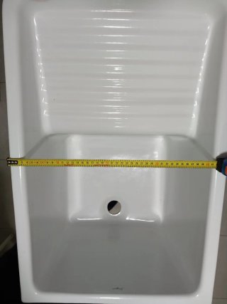 Pila de porcelana blanca