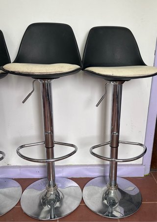 4 Taburetes Altos Negro y Beige
