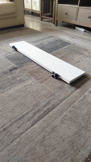 Balda blanca de madera