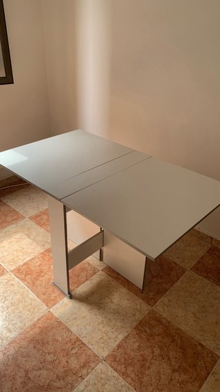 Mesa plegable libro blanca.