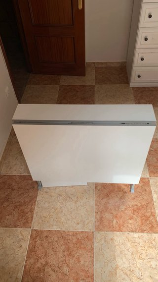 Mesa plegable libro blanca.