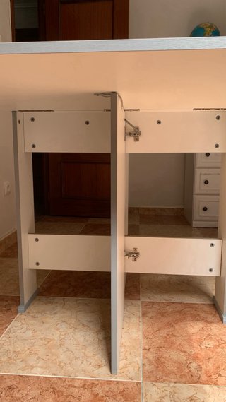 Mesa plegable libro blanca.