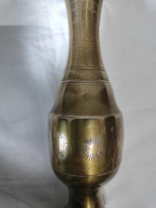 2 Jarrones y 1 Campanilla  (Laton y Bronce)