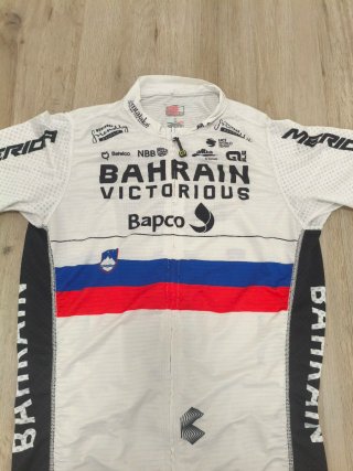 Maillot y culotte Bahrain campeón Eslovenia