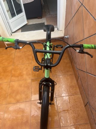 Bicicleta BMX Verde Seminueva