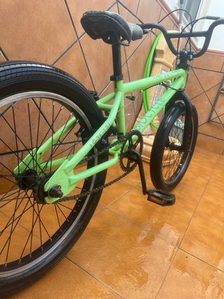 Bicicleta BMX Verde Seminueva