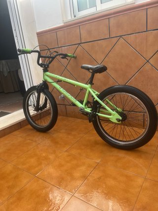 Bicicleta BMX Verde Seminueva