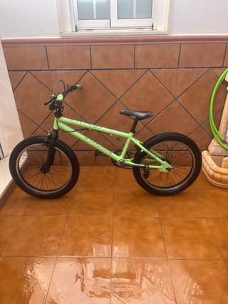 Bicicleta BMX Verde Seminueva