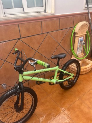 Bicicleta BMX Verde Seminueva