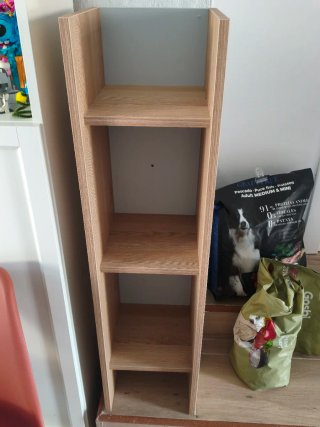 Escritorio ,mesita de noche ,3 estanterías
