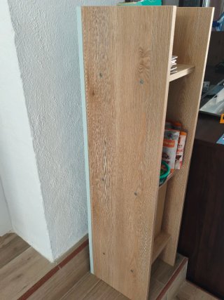 Escritorio ,mesita de noche ,3 estanterías