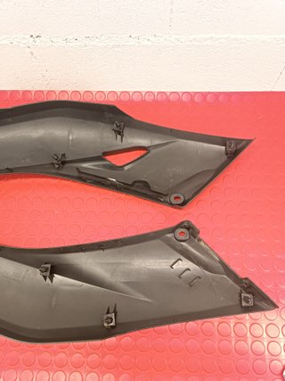 XMAX 400 Yamaha 18-20 cubierta lateral suelo