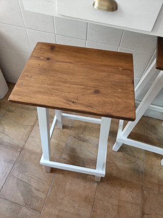 Mueble cocina + taburetes altos