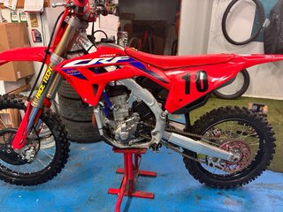 Honda CRF 250 2023 Motocross Roja. 100 horas .
