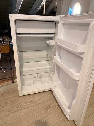 Nevera pequeña blanca