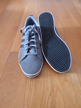 Zapatillas Adidas Grises y Negras