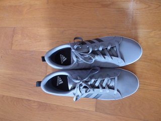 Zapatillas Adidas Grises y Negras