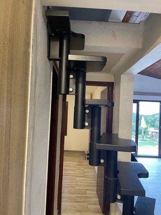 Escalera de hierro negra para altillo