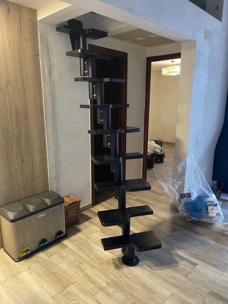 Escalera de hierro negra para altillo