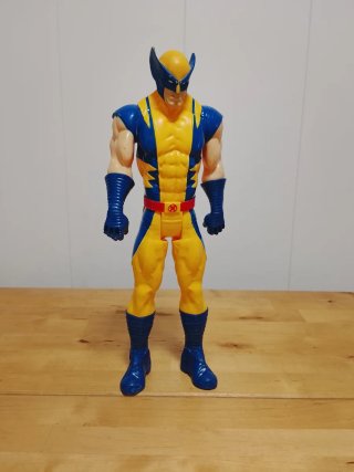 Muñeco Lobezno Titan Marvel