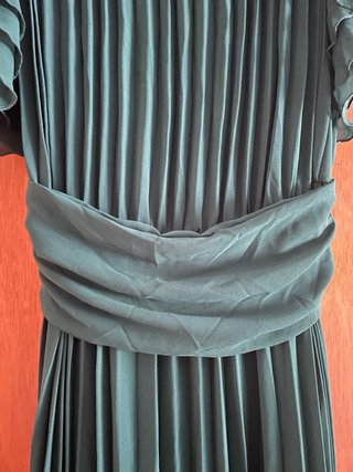 Vestido de fiesta verde plisado