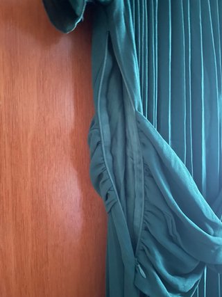 Vestido de fiesta verde plisado